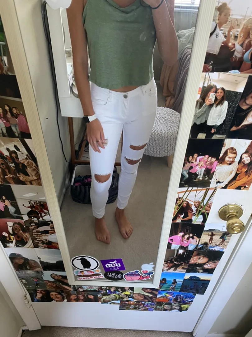Urban Outfitters Ripped white Jeans  - Image 4