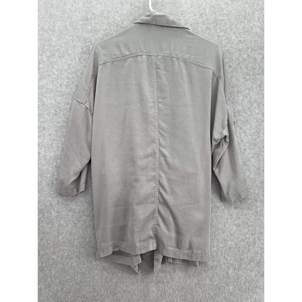 Lulus  Women's Shacket Open Front Solid Gray Size XS Roll Tab Thin Short Sleeve - Image 2