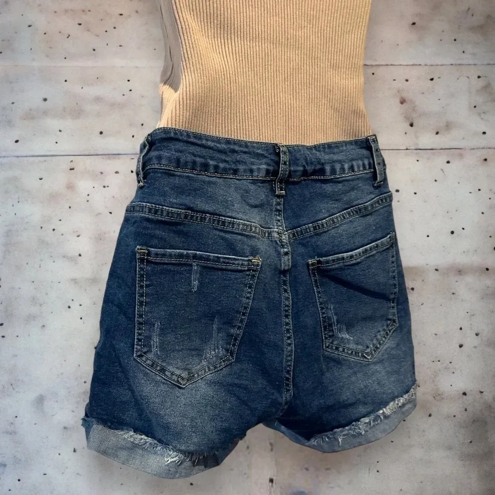 Leopard print patch denim jean shorts size‎ small Blue - Image 6