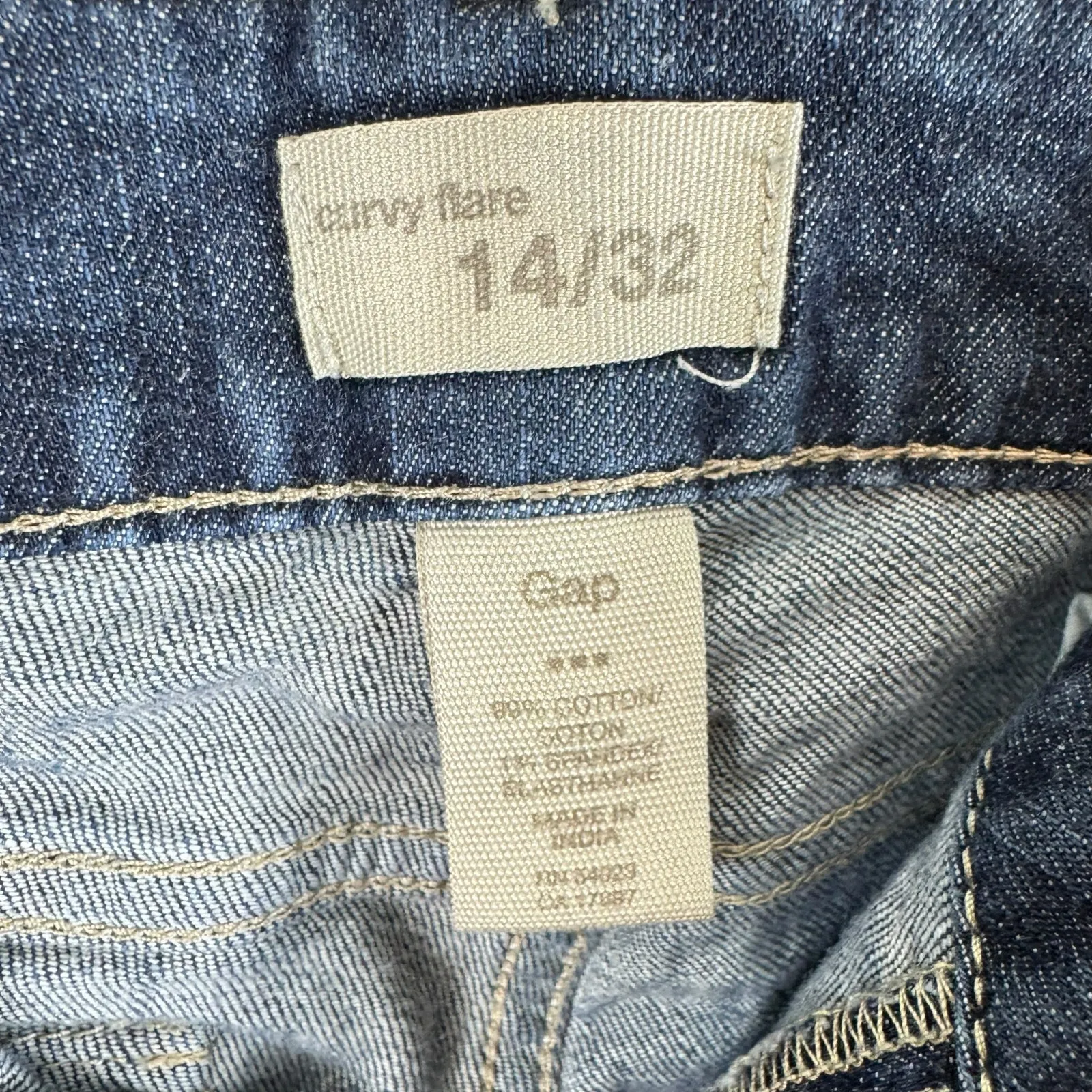 Gap Curvy Flare Cotton Medium Wash Mid Rise Jean Capris Size 14 - Image 4