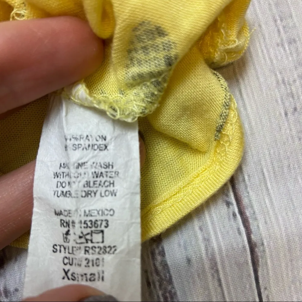 Dirtee Laundry Pineapple Tie Front Tank Top. Size XSmall. - Image 4