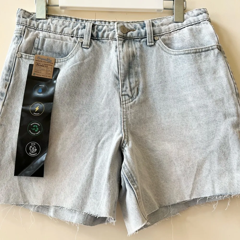 Light Acid Wash Vintage Fit High Rise Denim Shorts Size 29 - Image 3