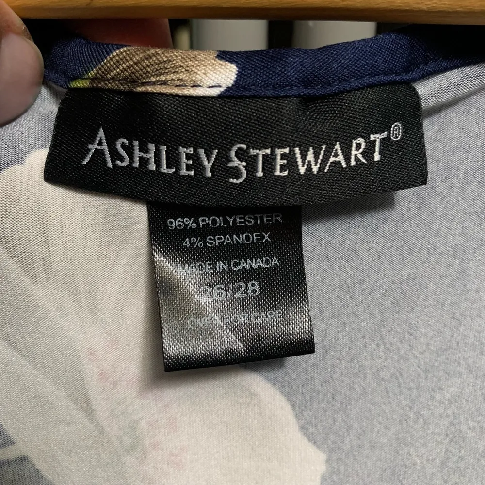 B28-Women's Ashley Stewart Dress Size 26/28 Navy Floral - Image 3