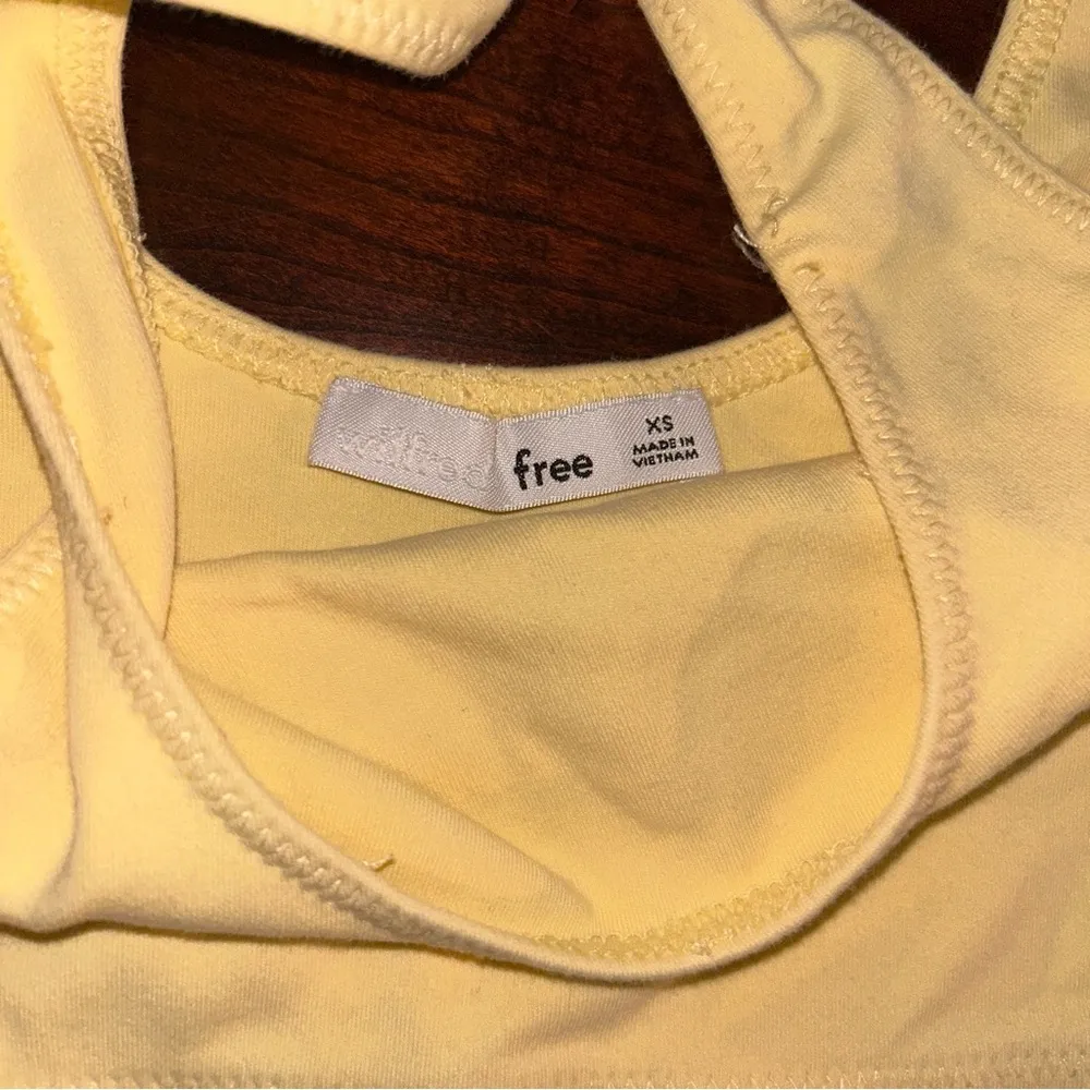 Aritzia Wilfred Free Yellow Cropped Tank Top - Image 2