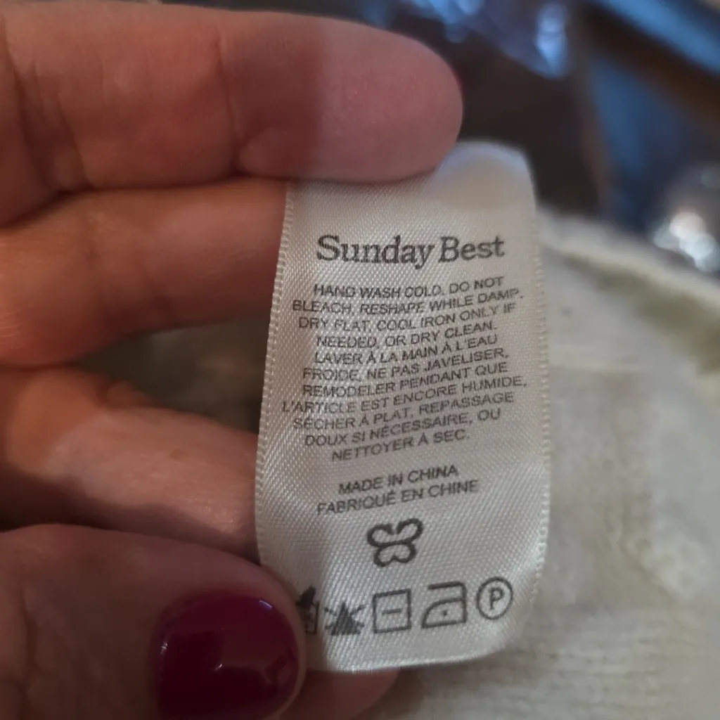 Aritzia Sunday Best Merino Wool Cropped Sweater V Neck Chunky Beige Size XSMALL White - Image 5