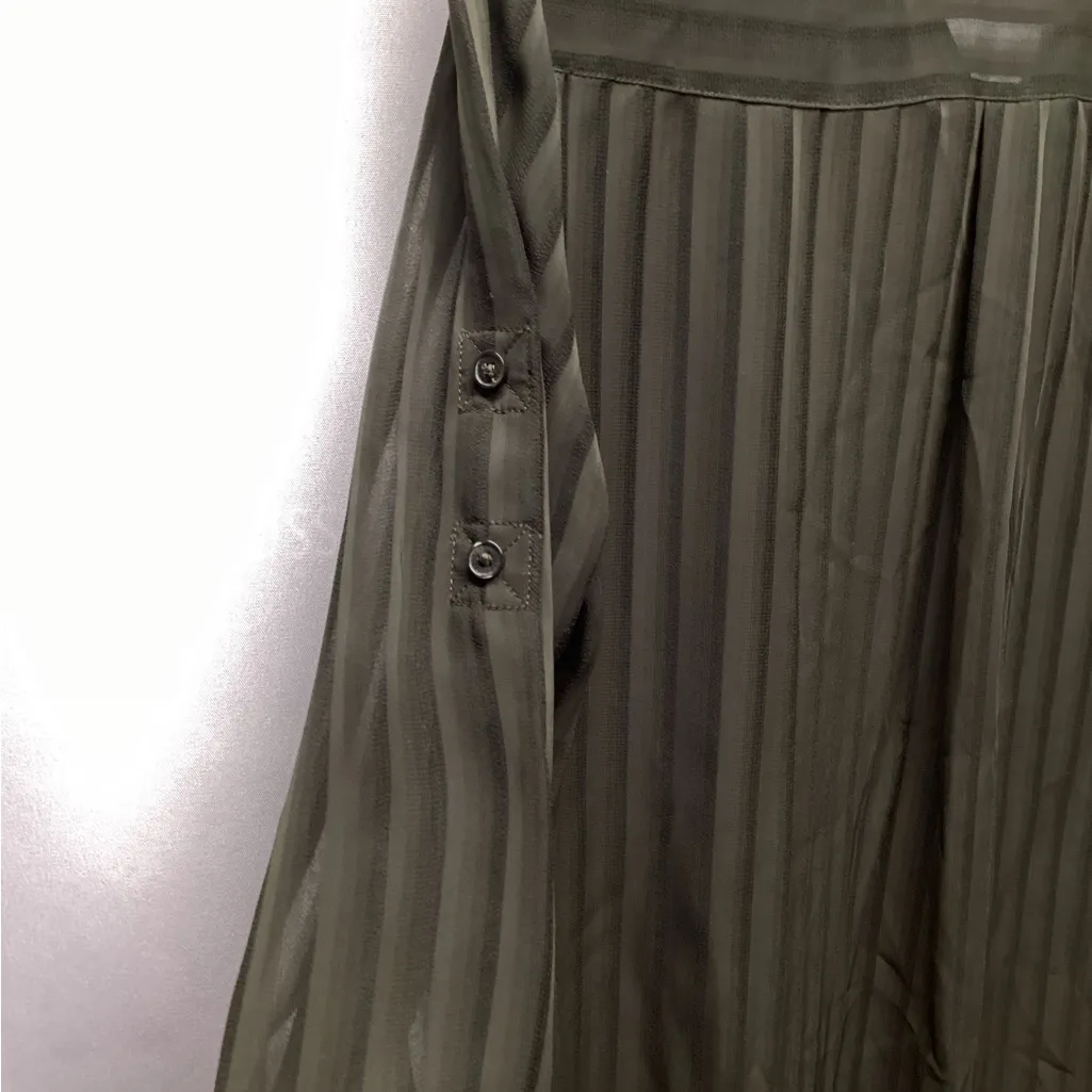 Express Portofino sheer blouse. Dark olive green. Size Medium - Image 8