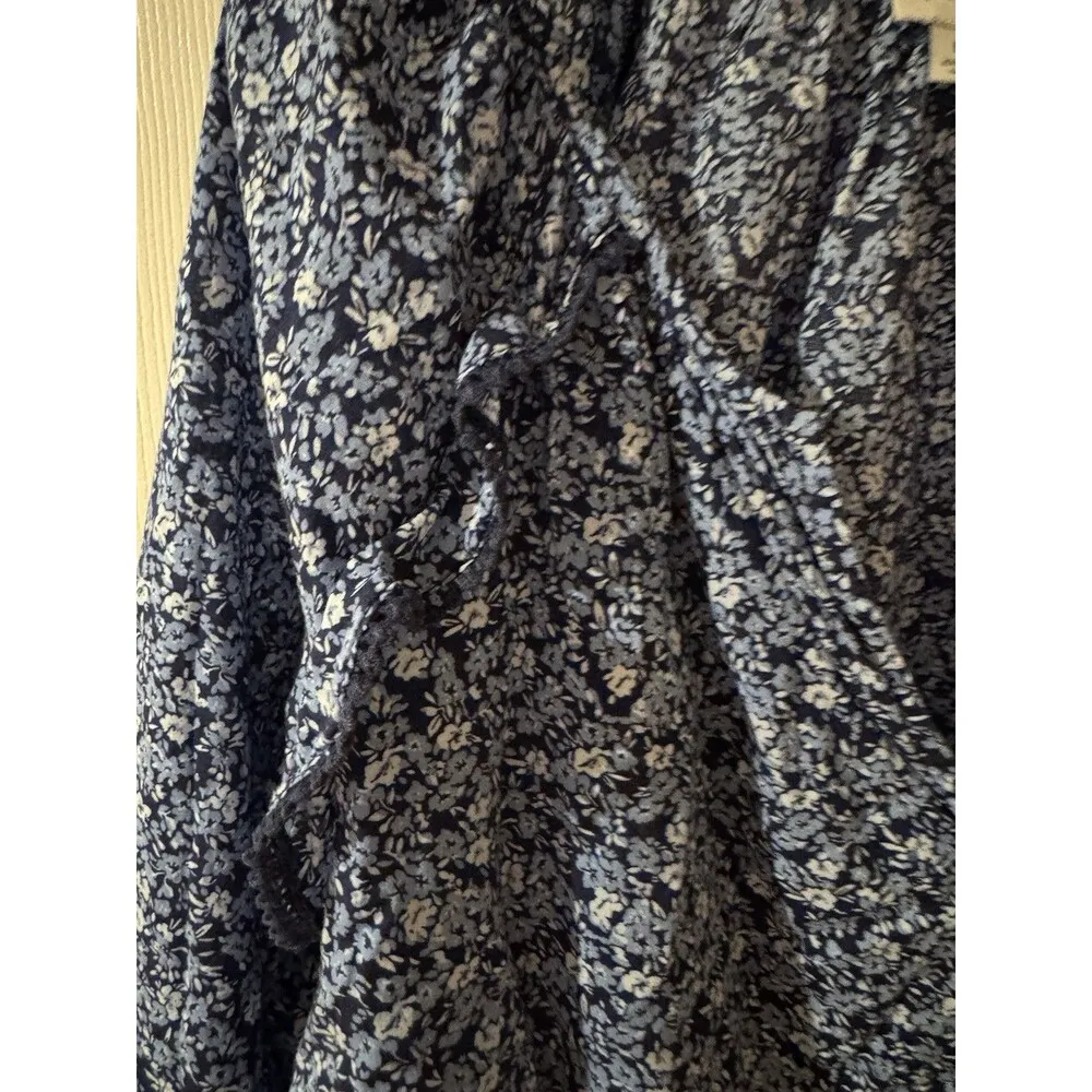 J.Crew Blouse Top Size M Blue Floral Ruffle Detail V - Image 7