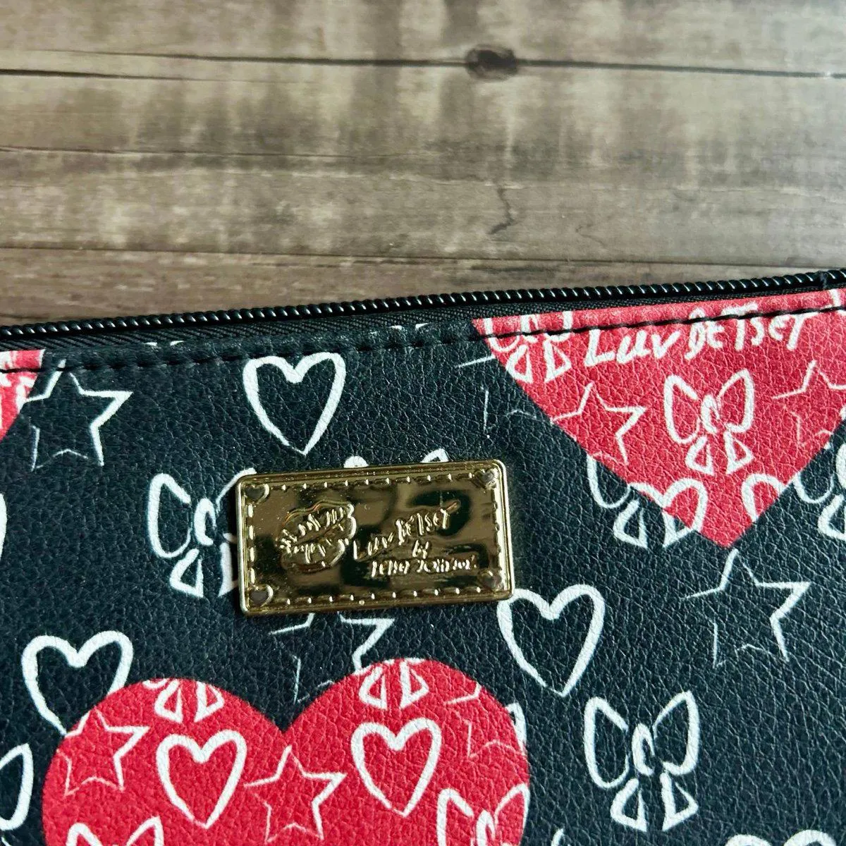 Betsey Johnson Black and Red Heart Pattern Zip Up Wristlet - Image 2