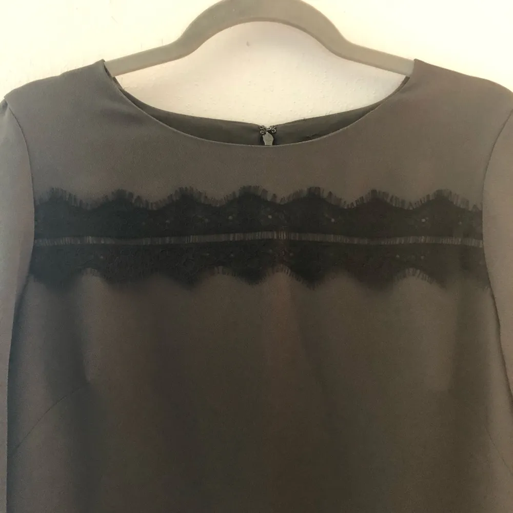 Ann Taylor Dress Lace Sheath Grey w/ Black Lace Sz 8 EUC Long Sleeve - Image 3