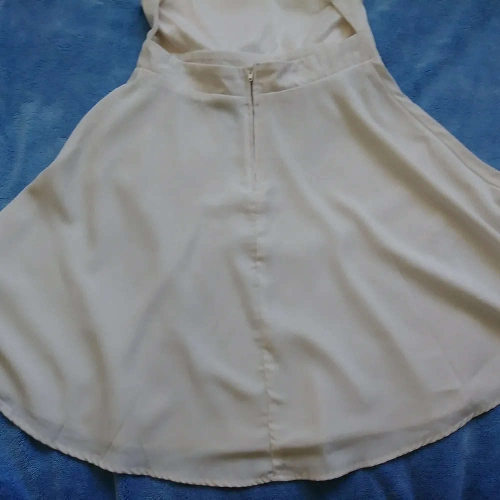 Very Cute Flowy Creme Colored Dress - Image 3