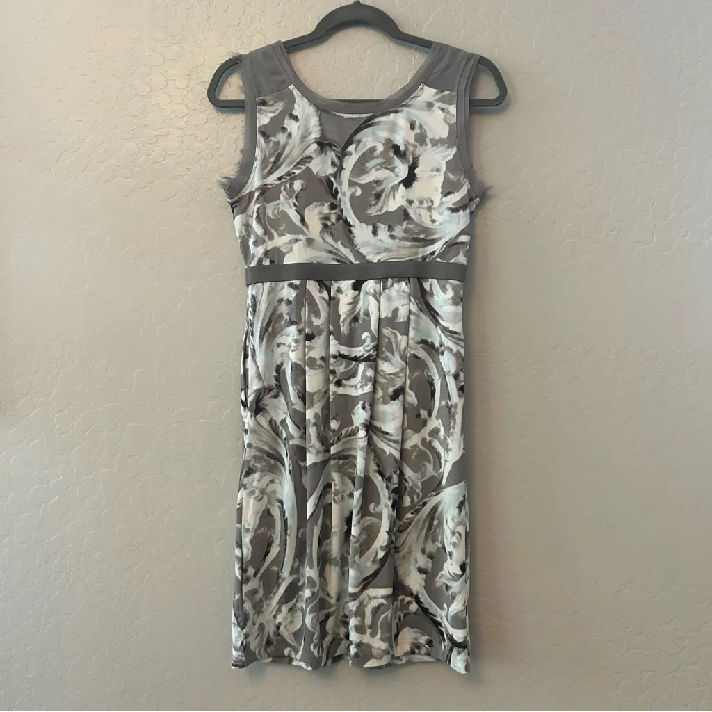 ⭐️Simply Vera Vera Wang gray and light blue floral sleeveless dress size small - Image 4