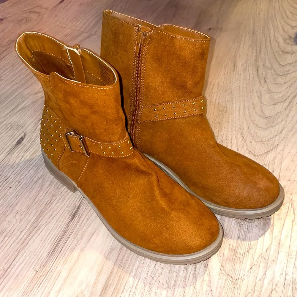 - Brash cinnamon gold studded boots short 1 inch size 6 - Image 3