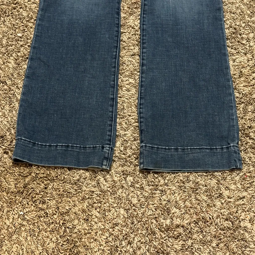 Wrangler Women’s medium wash mid rise wide leg denim jeans size 9 x 32 1009MWWSA - Image 4