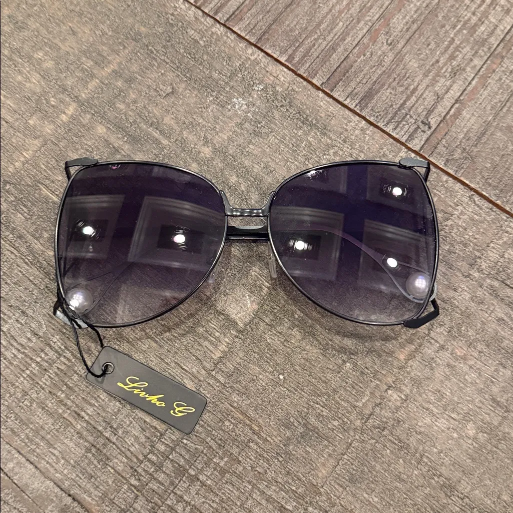 Black Oversized Sunglasses with Pearl Detail - Image 2