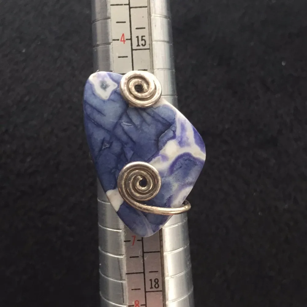 Blue and white stone ring Size 6 - Image 4