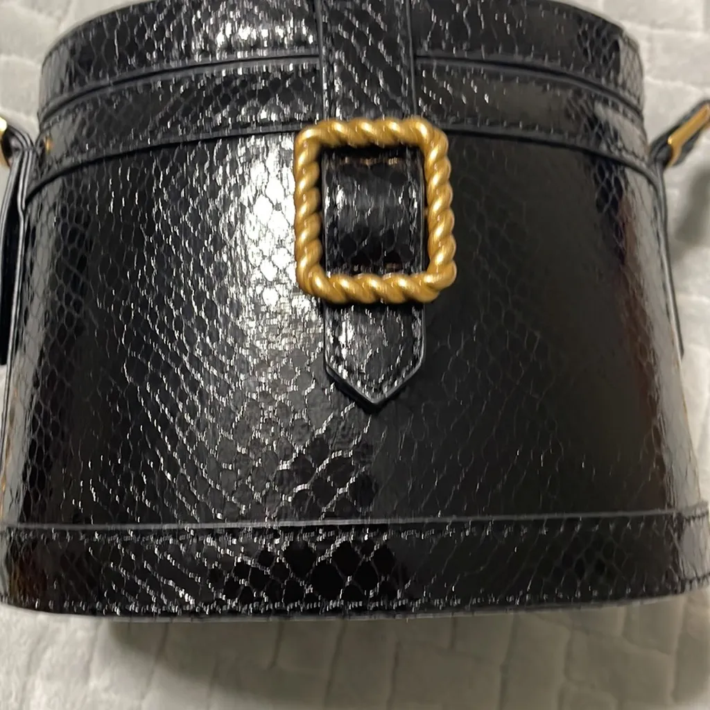 ZARA  Oval Box Crossbody Chain - Image 13
