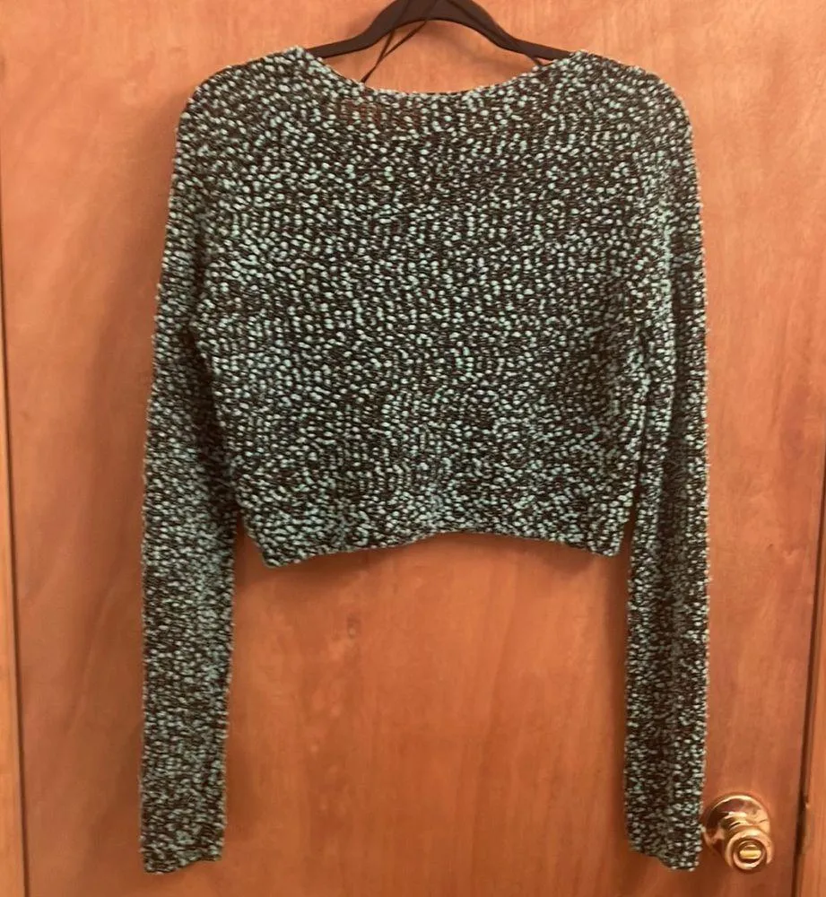 Sea green and black cropped knit sweater woman’s size small - Image 5