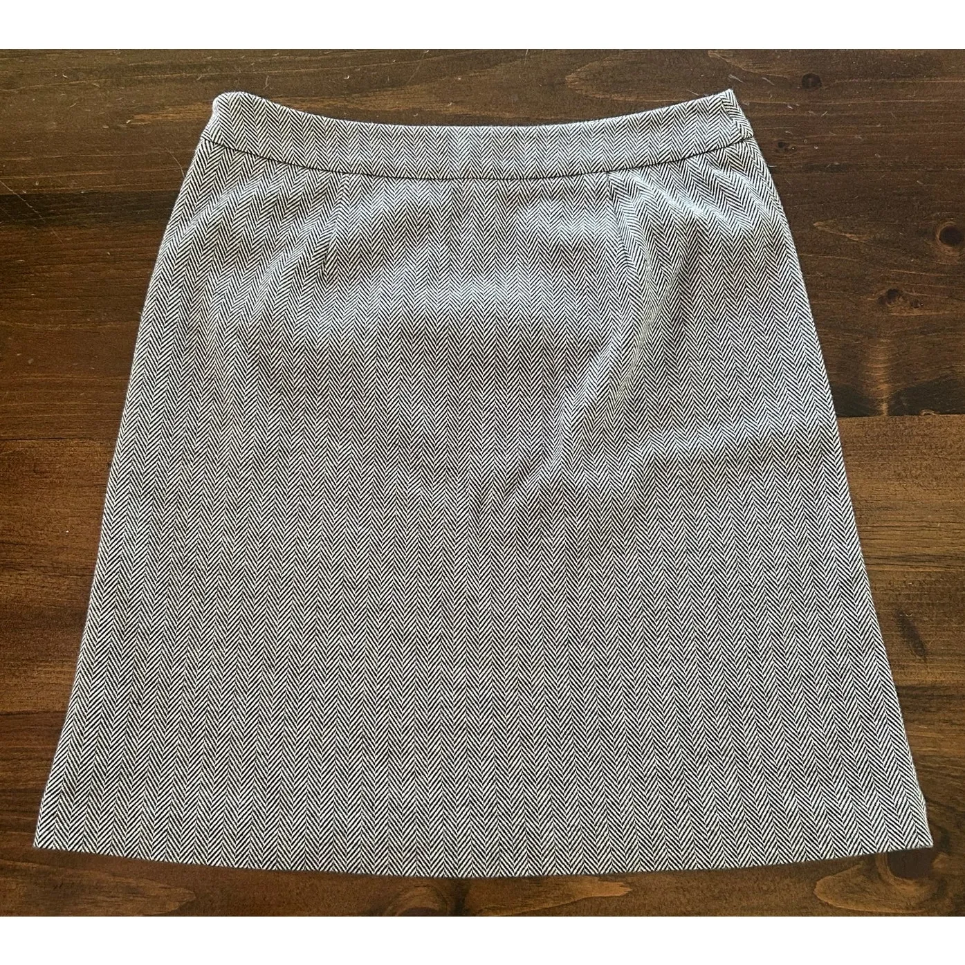Talbots Black White Herringbone Knit Knee Straight Length Skirt Women's Size 6P‎ - Image 2