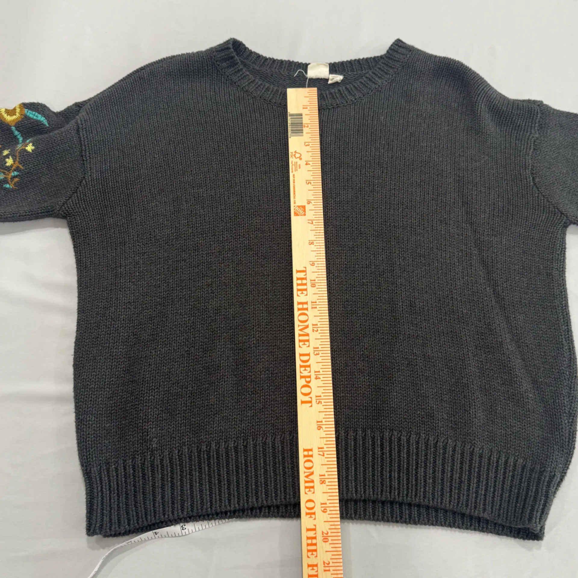 Beautiful Floral Embroidered Sleeve Dark Gray Sweater Small - Image 5