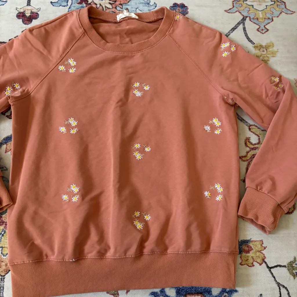Solitaire Terracotta Embroidered Daisy Flower Crewneck Sweater Comfy Lounge - Image 3