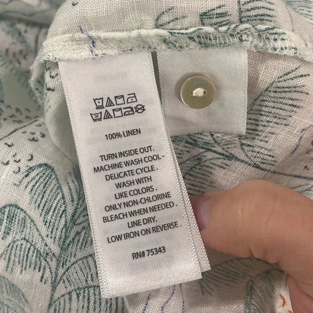 C & C California linen tropical palm beach scenery print camp shirt size M - Image 11