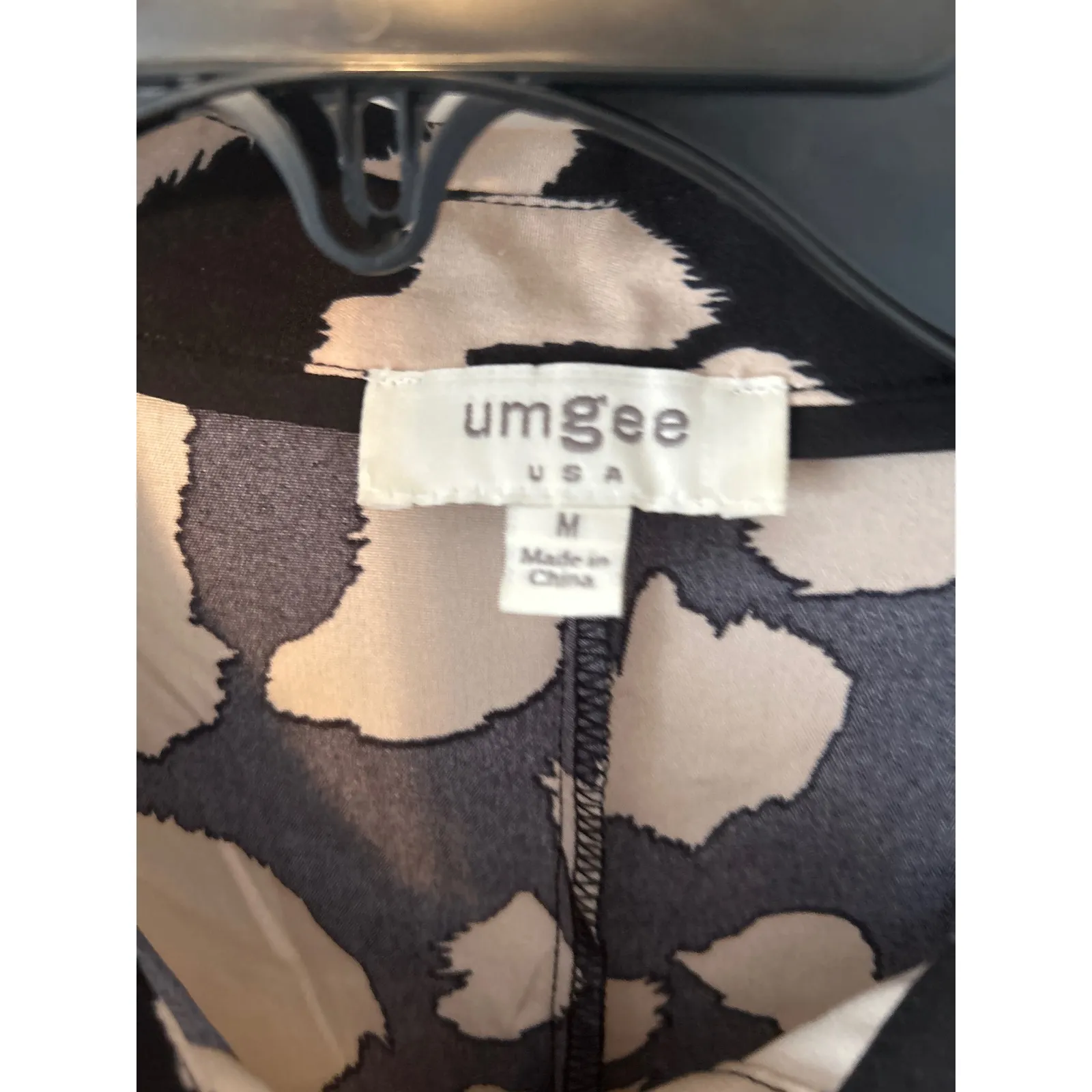 UMGEE USA Leopard Print Button Up Shirt Women's Size Medium Black Tan batwing - Image 4