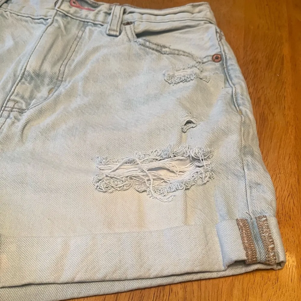 American Eagle distressed shorts, size small - Image 4
