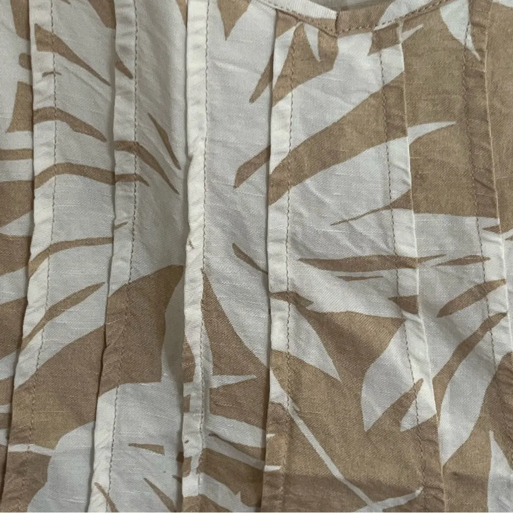 GAP Women's Linen Blend Pintuck Palm Print Cami Tank Top Tan &‎ White Size Small - Image 10