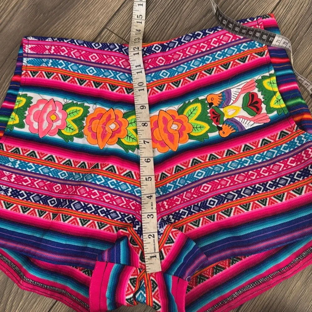 Colorful Patterned Shorts size medium Pink - Image 8