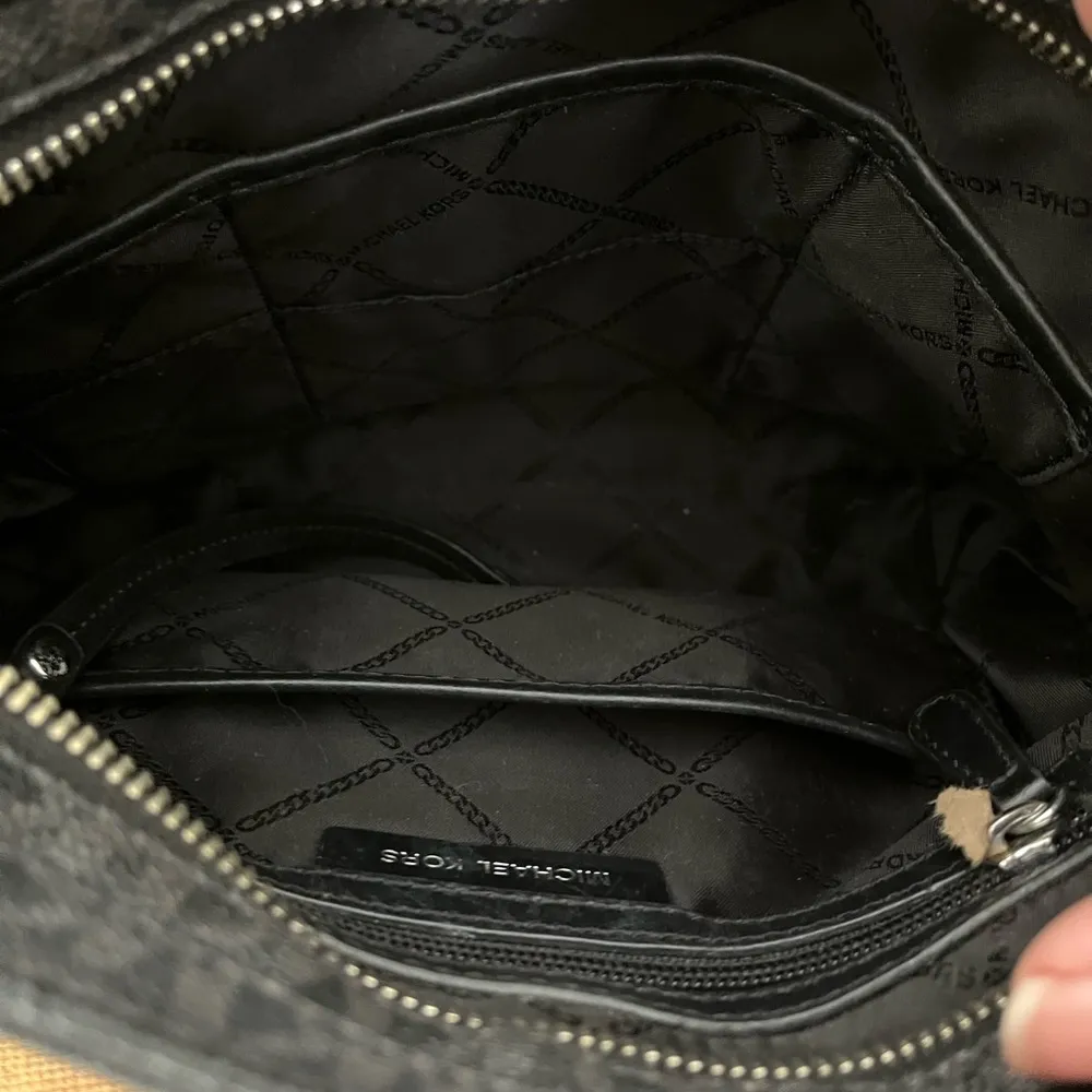 NWOT-Michael Kors Handbag - Image 4