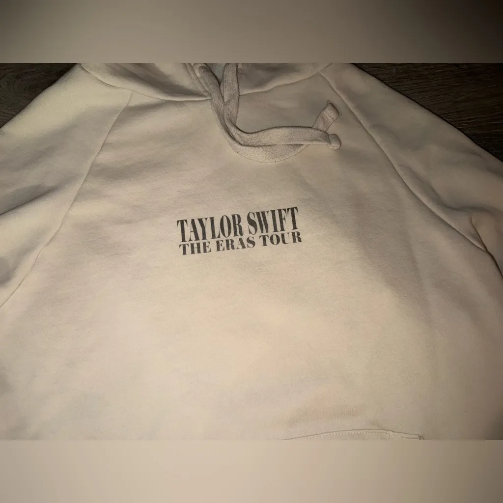 Taylor Swift 2024 The Eras Tour Official Cream Hoodie Sweater M - Image 7