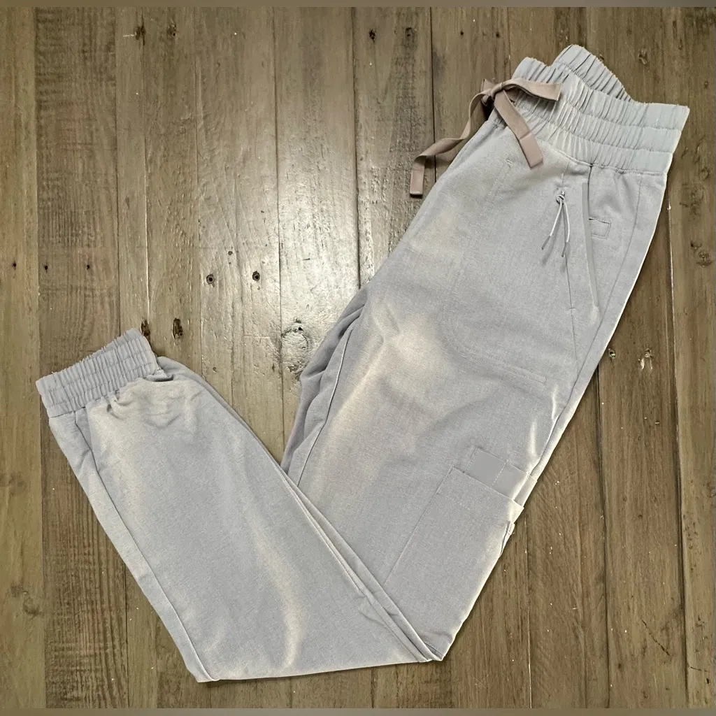 NWT FIGS Women’s Charlotte 21 Pocket Slim Scrub Pants - XXS - Dark Space Grey - Image 6