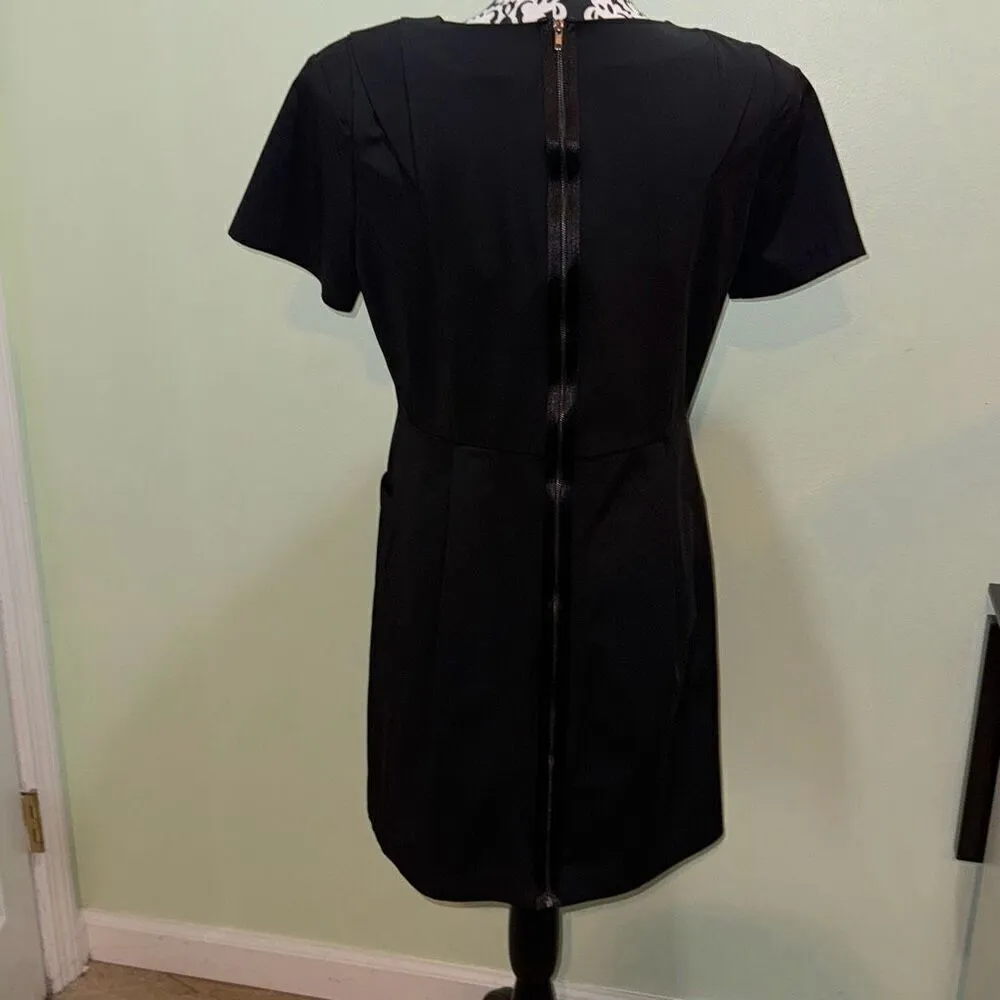 Olive and oak outfitters black pleated dress with shoulder pads size medium. Zoo - Image 3