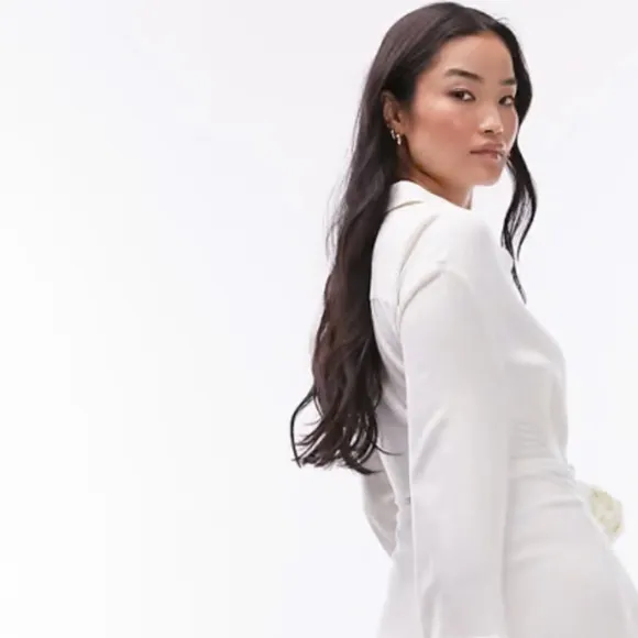 Joanna A Bridal Boutique White Romper with Bell sleeves size S NWT - Image 2