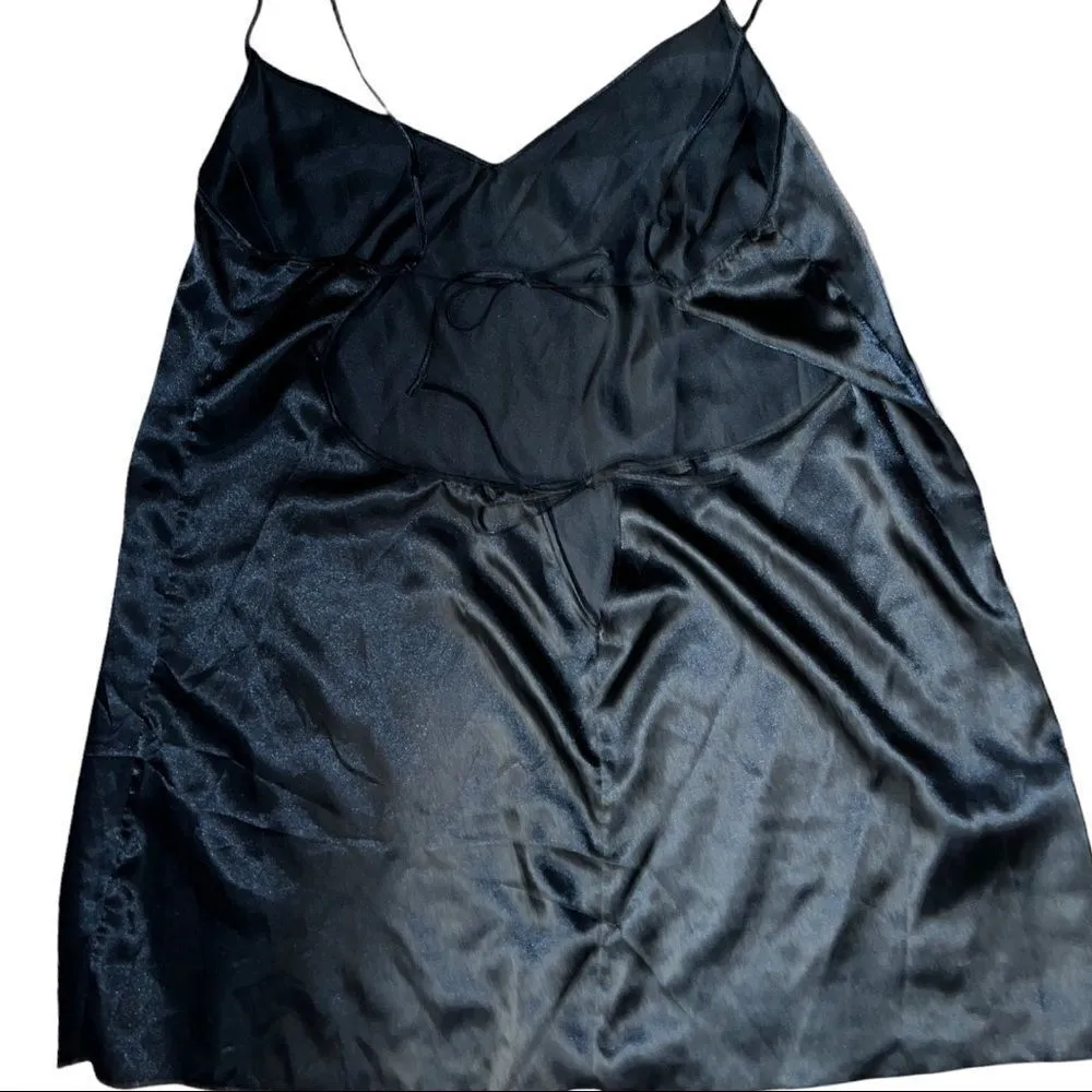 lovers lane 2 piece nighty set! Black silky look nighty with matching robe! Size undefined - Image 8