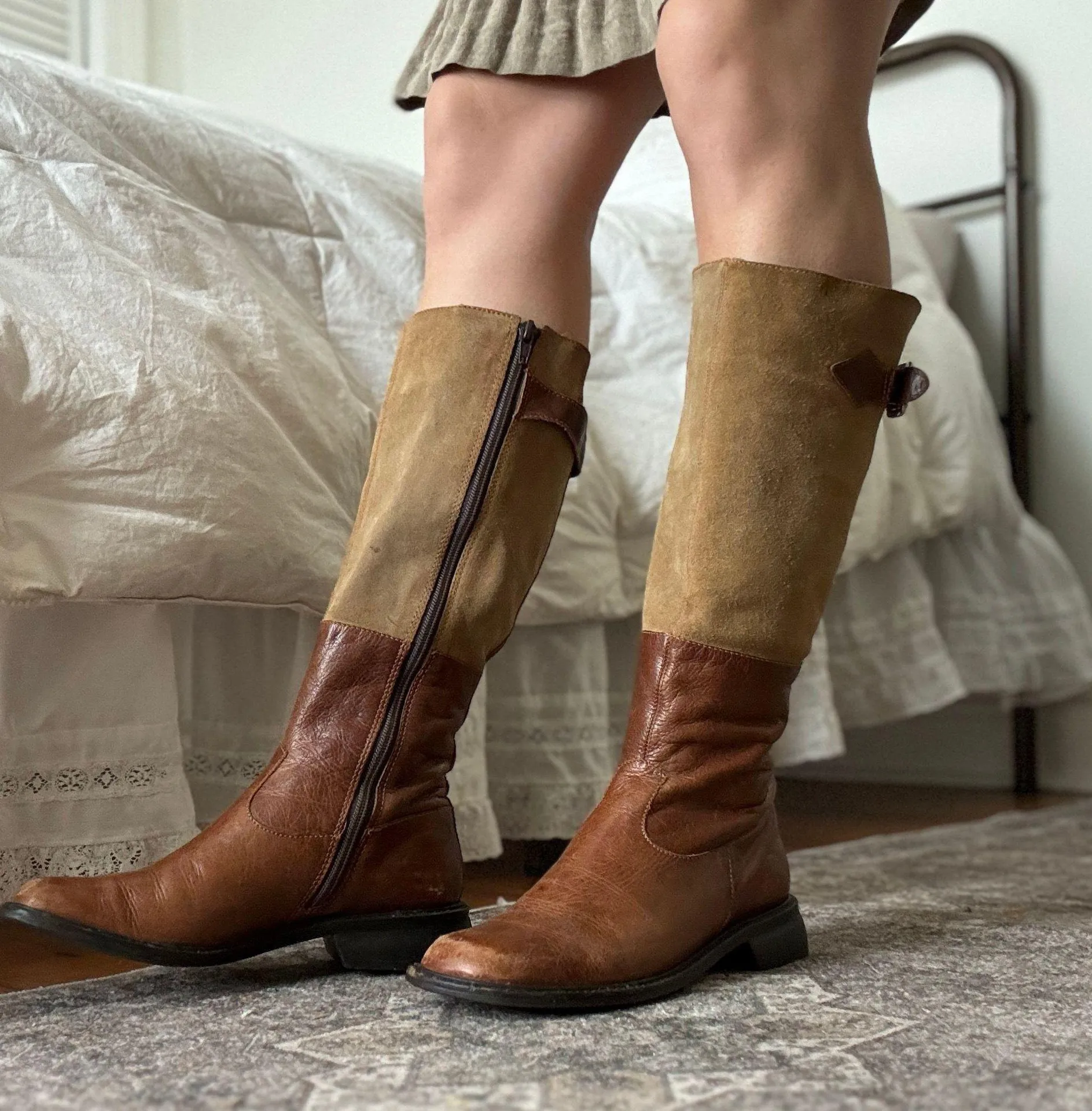 VINTAGE LEATHER BOOTS - Image 4