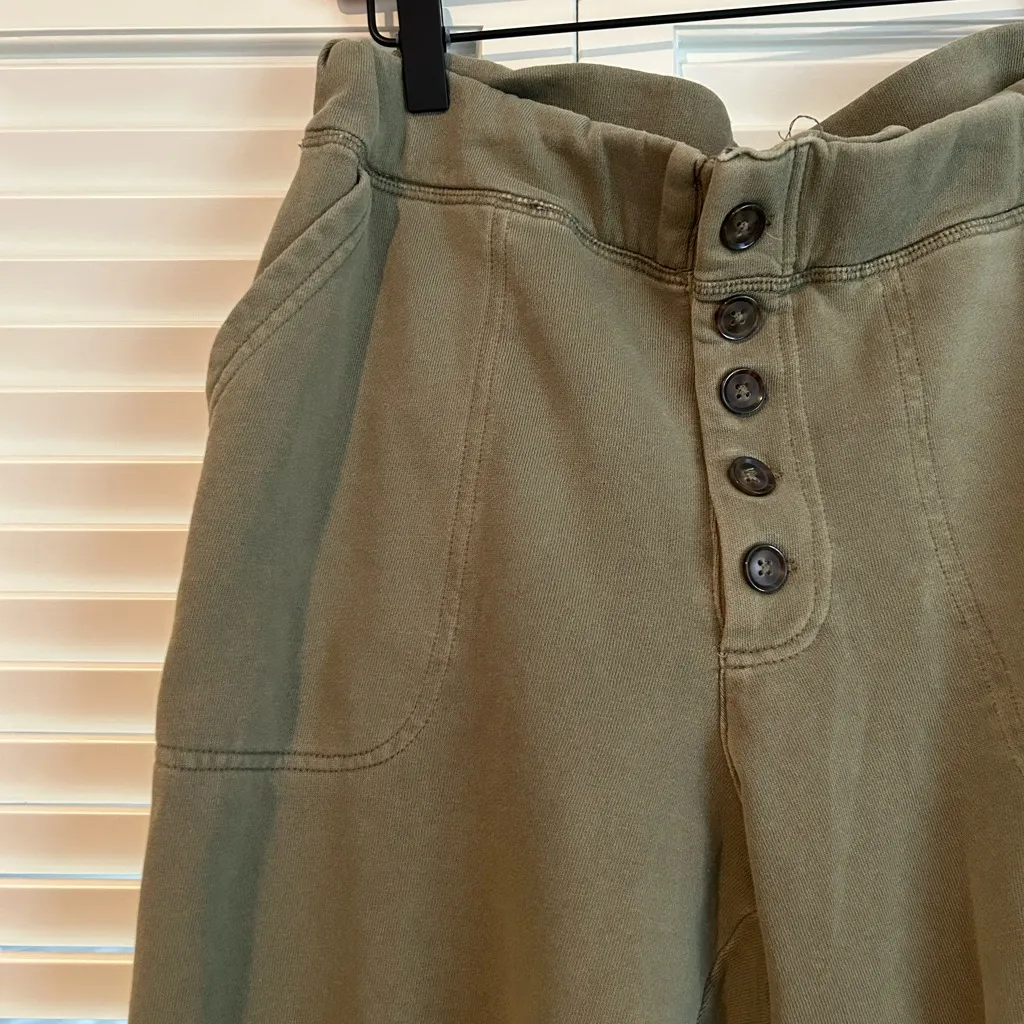 Marine Layer Size Medium Annie Tailored Sweatpants Dusty Olive Button Detail - Image 2