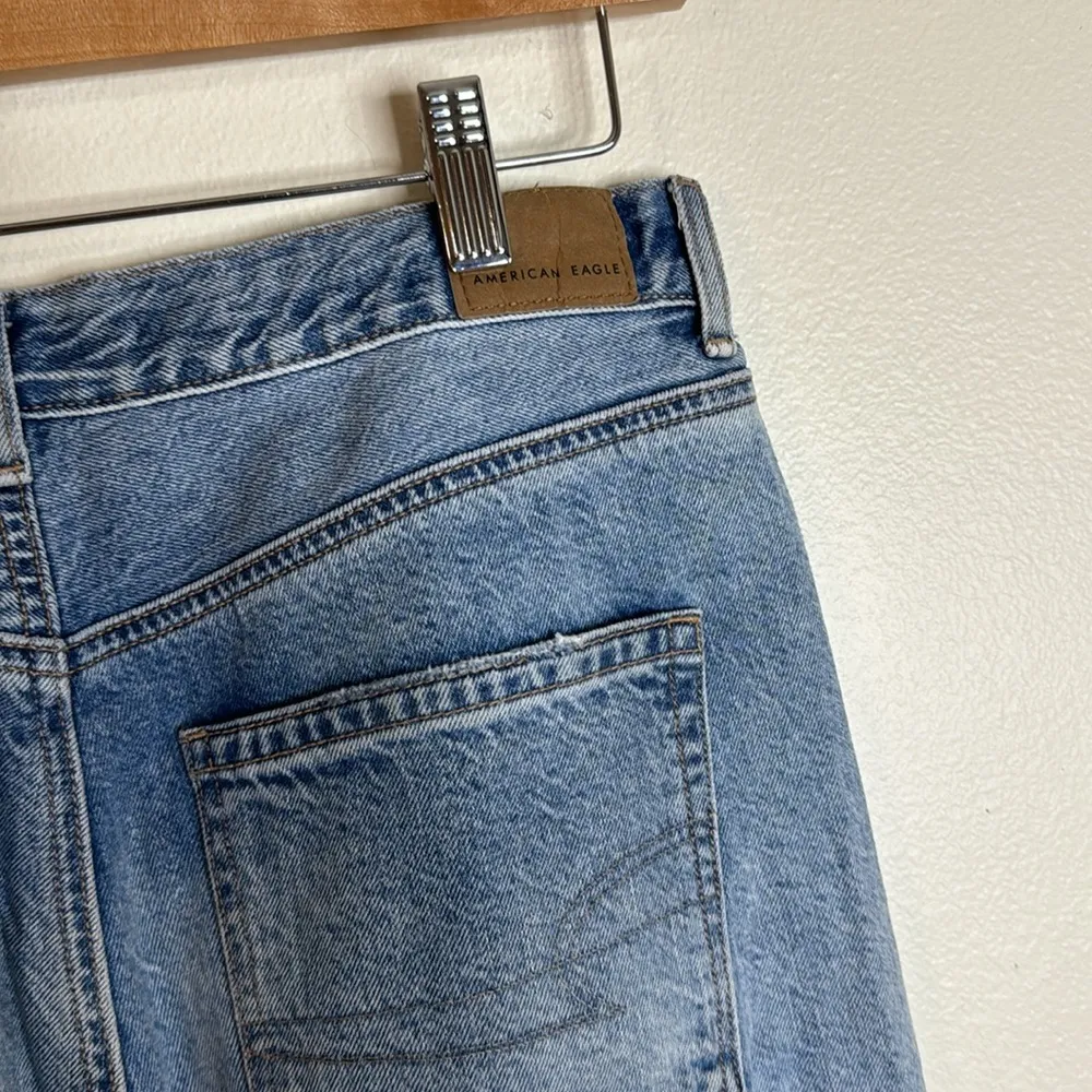 American Eagle highest rise mom Jeans distressed denim size 6 long - Image 11