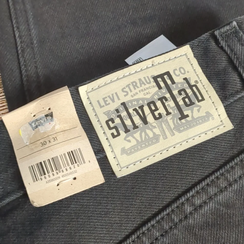 Levi's silvertab 94' baggy distressed severely size 30x31 - Image 8