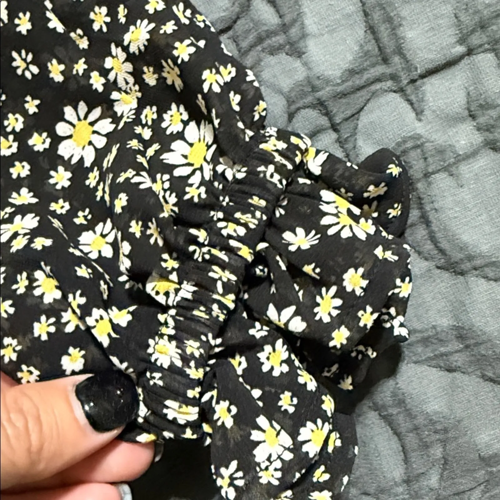 In Bloom size medium peasant blouse daisy pattern black lace panel tasseled neck - Image 14