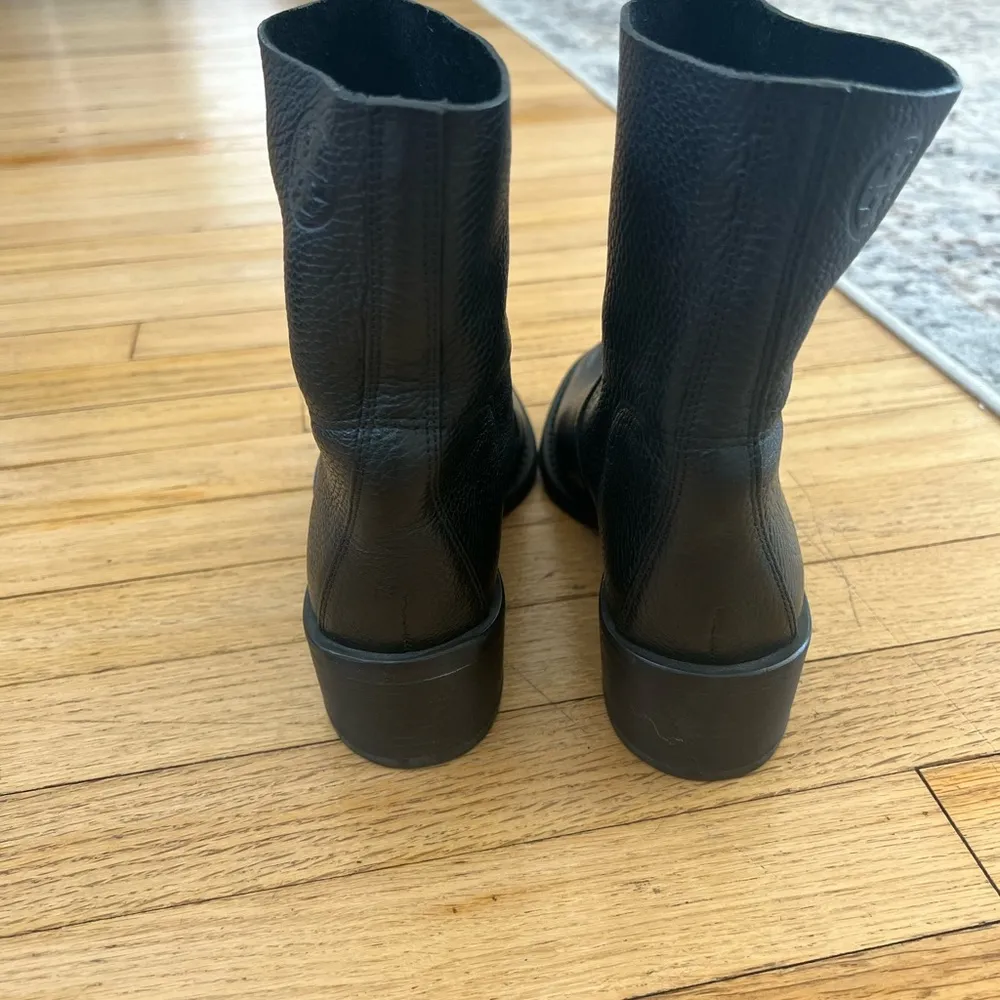 Black short Tory Burch boots sz 5 - Image 4