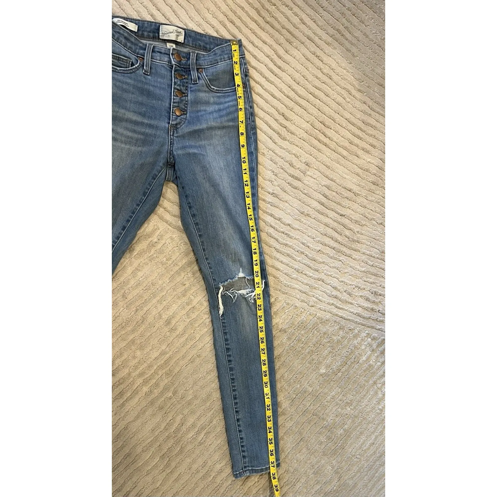 Universal Thread Women’s High Rise Distressed Skinny Button Fly Jeans Size 0/25R - Image 6