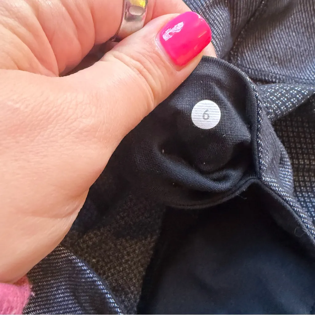 Lululemon cropped gray leopard print leggings size 6 - Image 2