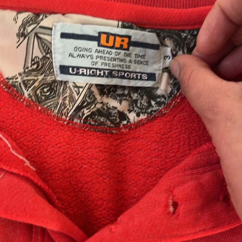 Vintage Red sweater in good condition. Minor signs of wear. - Image 6