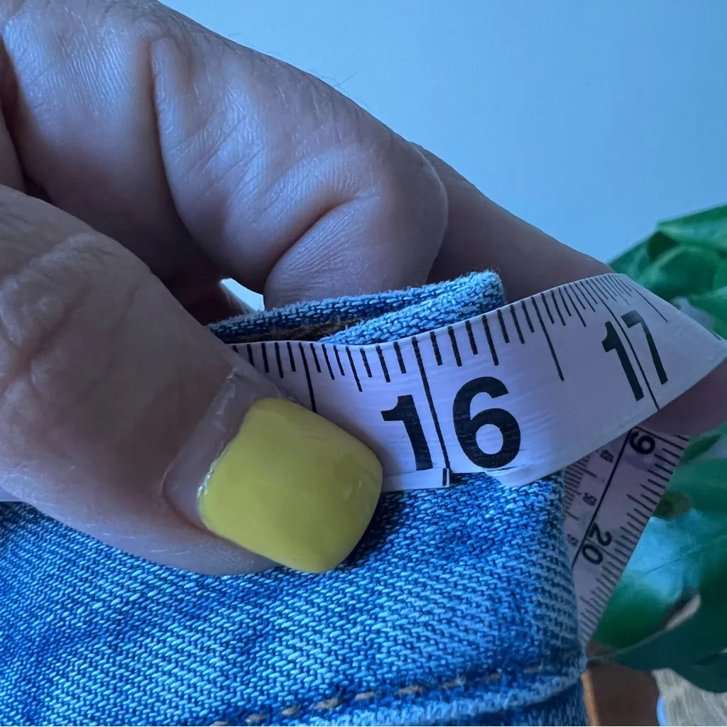 Vintage 90s‎ y2K denim jean shorts Women’s SIZE 8 front pockets button fly - Image 5