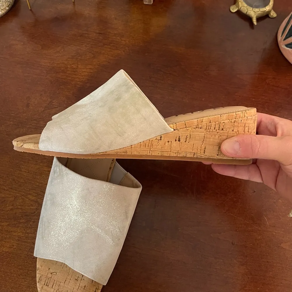 NYDJ Women's Claudine Cream Metallic Suede Wedge Heel Sandals Cork Neutral 8 - Image 3