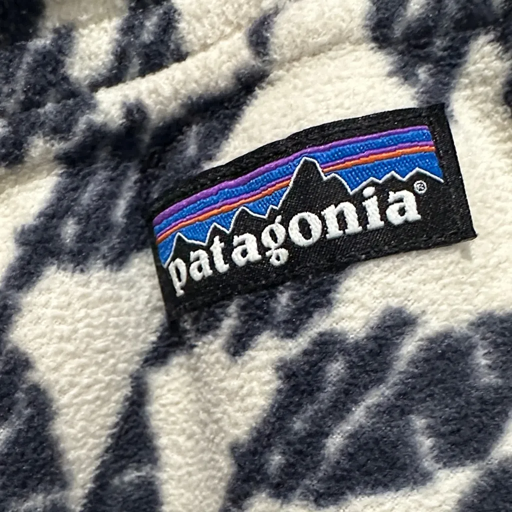 Patagonia  Women's Navy and Cream Patterned Joggers - Image 6