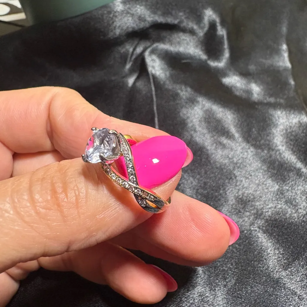 Elegant Gold and Silver engagement Ring - Image 3