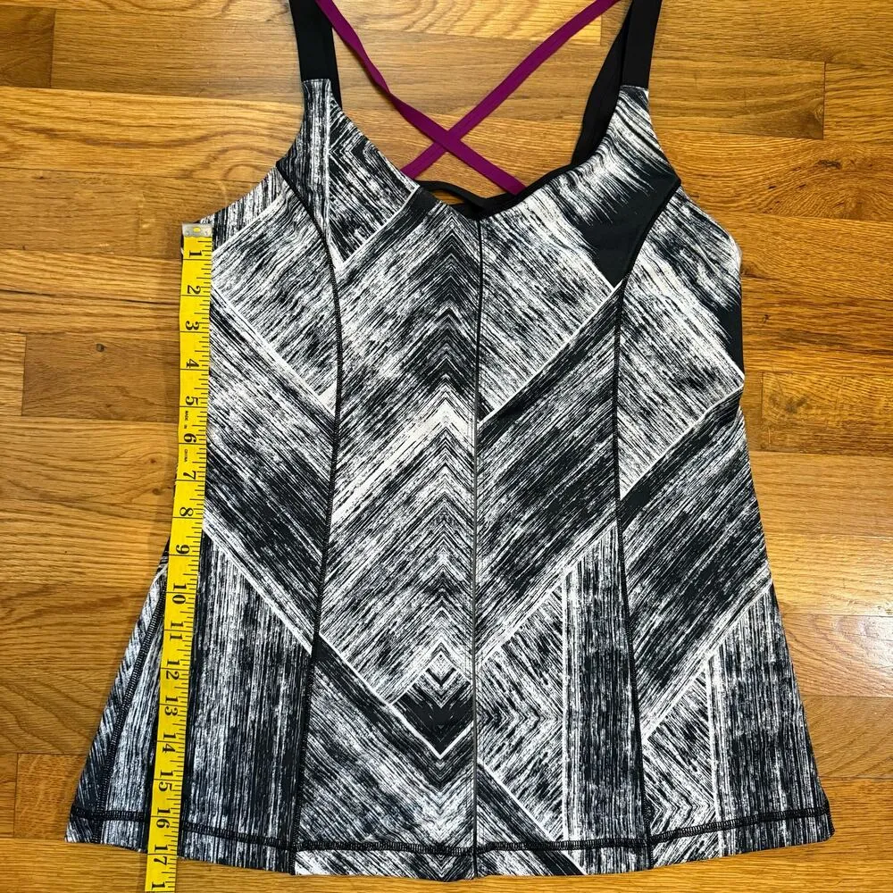 Lululemon Women’s 10 Hot to Street Tank Heat Wave Black White Criss Cross Top - Image 5