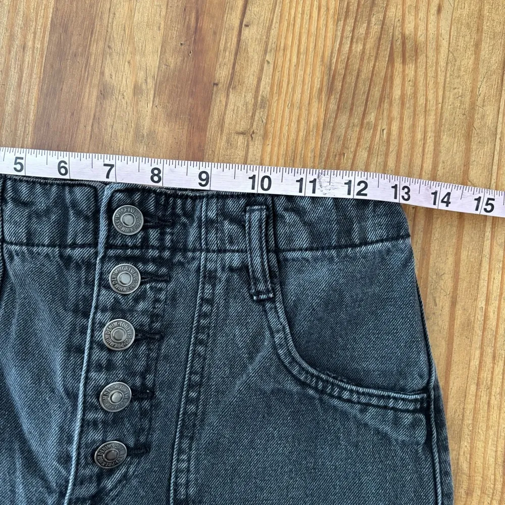 F21 Slouchy Fit black stonewash Button Fly womens jeans Size 25 - Image 8